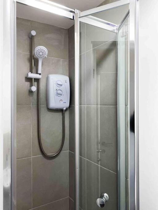 Modern Flat Near Train Station With Free Parking Apartment Cambridge  Exterior photo