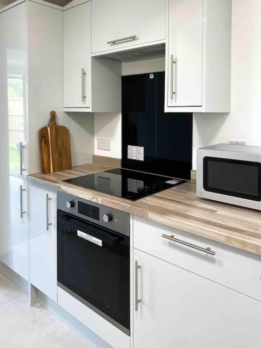 Modern Flat Near Train Station With Free Parking Apartment Cambridge  Exterior photo