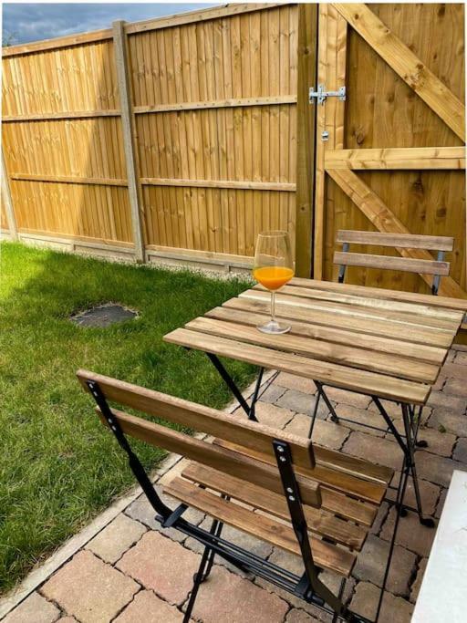 Modern Flat Near Train Station With Free Parking Apartment Cambridge  Exterior photo