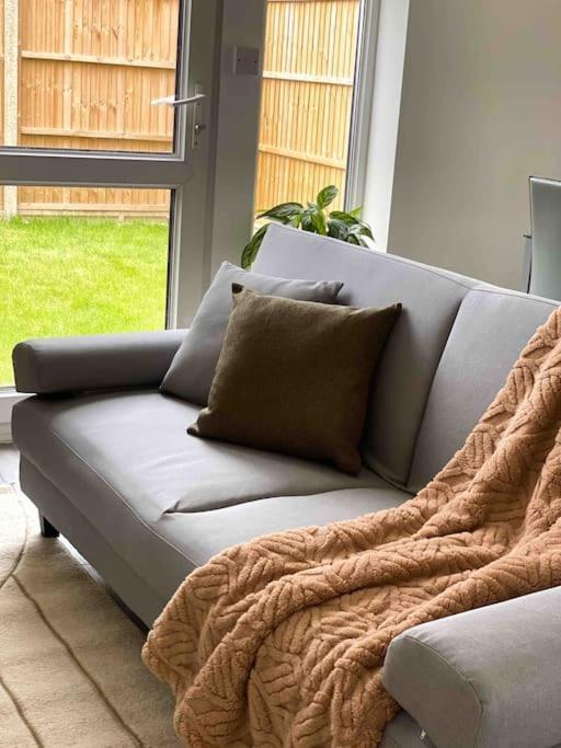 Modern Flat Near Train Station With Free Parking Apartment Cambridge  Exterior photo