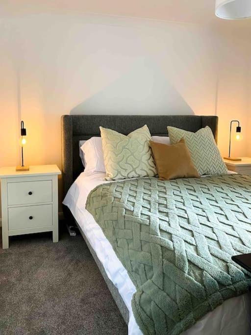 Modern Flat Near Train Station With Free Parking Apartment Cambridge  Exterior photo