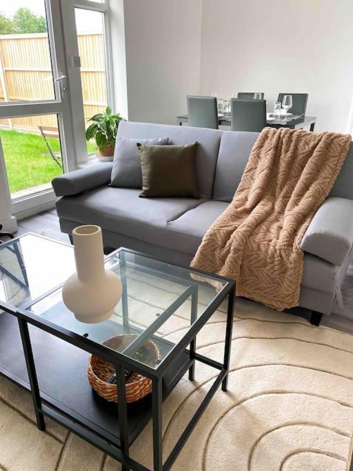 Modern Flat Near Train Station With Free Parking Apartment Cambridge  Exterior photo