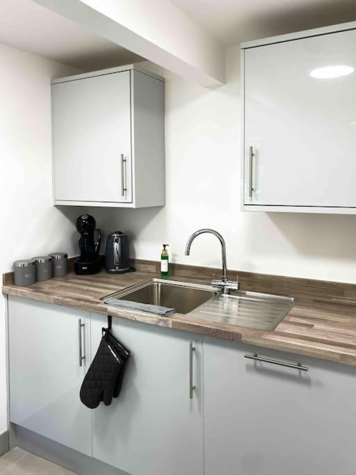 Modern Flat Near Train Station With Free Parking Apartment Cambridge  Exterior photo