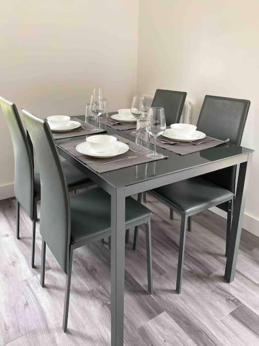 Modern Flat Near Train Station With Free Parking Apartment Cambridge  Exterior photo